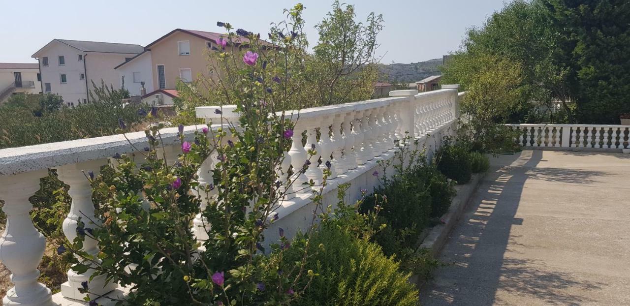 Apartmani Gabi Cesarica Zewnętrze zdjęcie